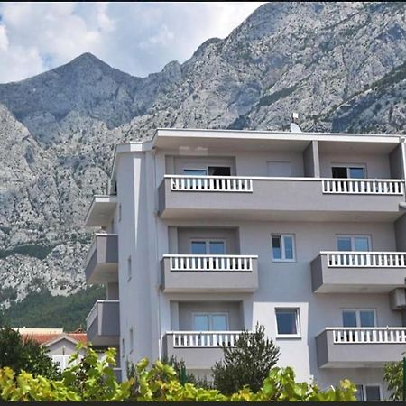 Apartments Villa Nova With Pool Makarska Exterior foto