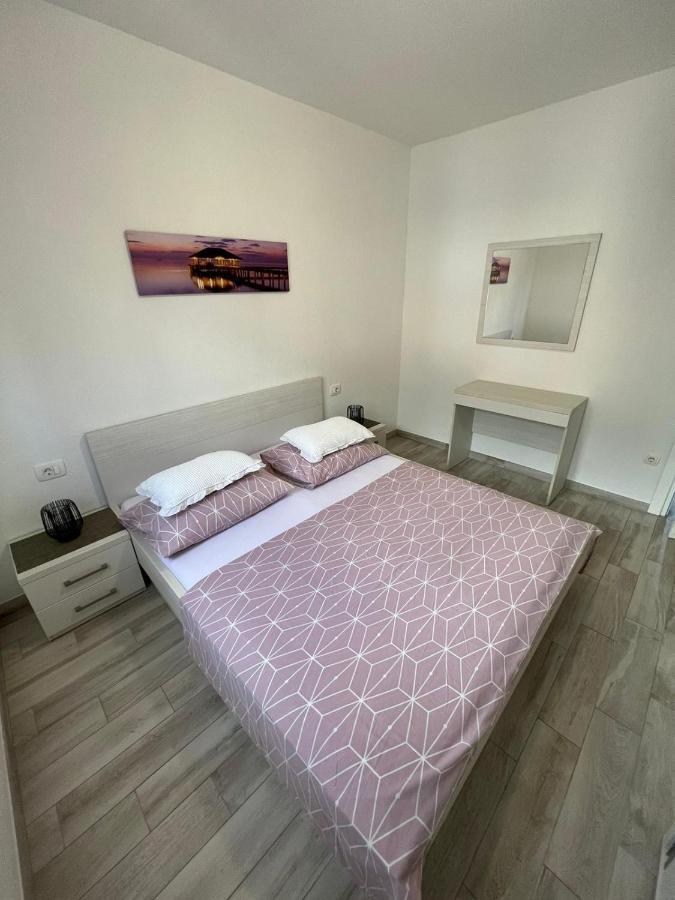 Apartments Villa Nova With Pool Makarska Exterior foto