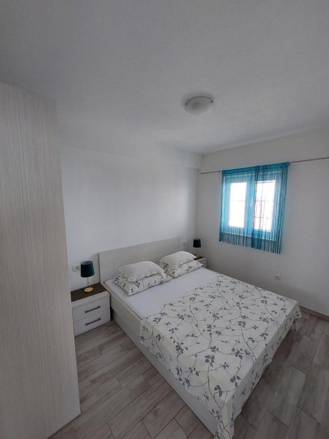 Apartments Villa Nova With Pool Makarska Exterior foto