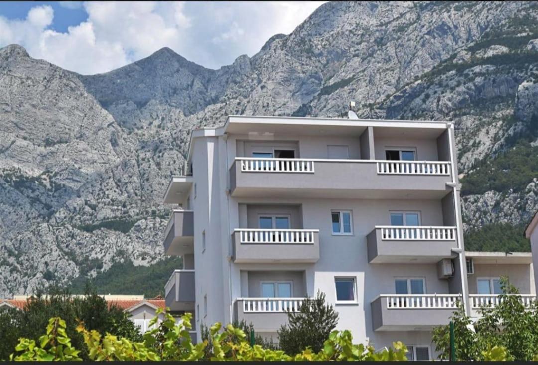 Apartments Villa Nova With Pool Makarska Exterior foto